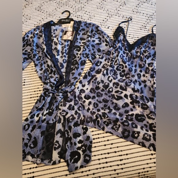 Marilyn Monroe Other - MM Chemise and Robe Sleepwear Set